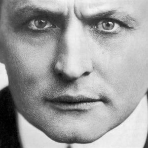 Historical Figures Who Had the Strangest Deaths - ZergNet