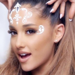Ariana Grande's Most Painfully Awkward Moments of 2014 - ZergNet