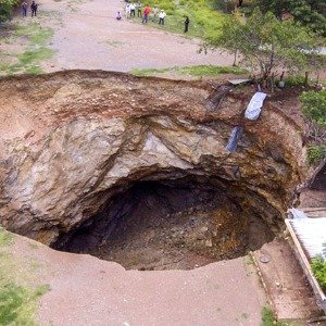 The Bizarre Truth About Sinkholes - ZergNet