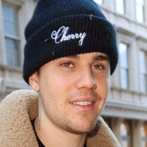 Justin Bieber Adopts Bizarre New Sleeping RItual - ZergNet