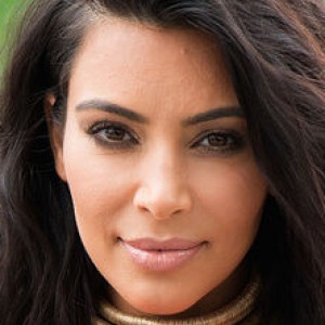 Kim Kardashian Debuts Her Latest New Look - ZergNet
