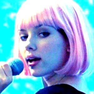 The Real Reason Scarlett Johansson Gave Up on Her Music Career - ZergNet