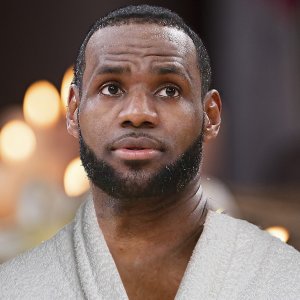 LeBron James' Candle Obsession Is Out of Control - ZergNet