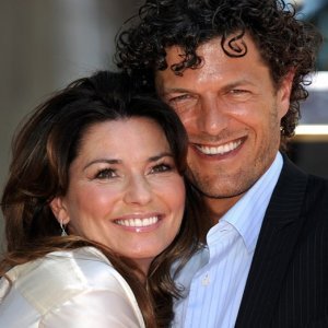 The Truth About Shania Twain's Two Marriages - ZergNet