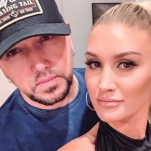 The Truth About Jason Aldean's Wife, Brittany - ZergNet