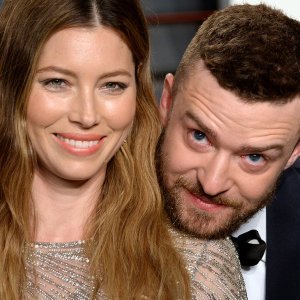 Celebrity Couples Who Met in Straight Up Weird Ways - ZergNet