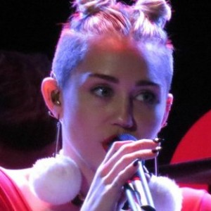 Miley Cyrus Just Dropped a Bomb About Her Sexuality - ZergNet