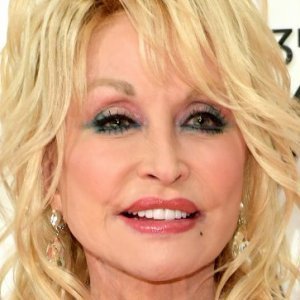 Here's How Much Dolly Parton is Really Worth - ZergNet