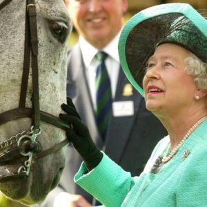 Being 94 Won't Keep Queen Elizabeth from a Weekend on Horseback - ZergNet