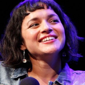 The Truth About Norah Jones’ Famous Parents - ZergNet