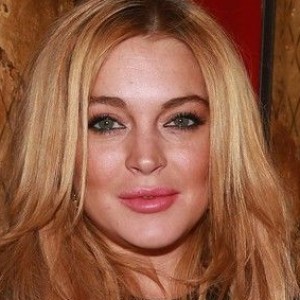 Lindsay Lohan Finally Shows Up For Community Service - ZergNet