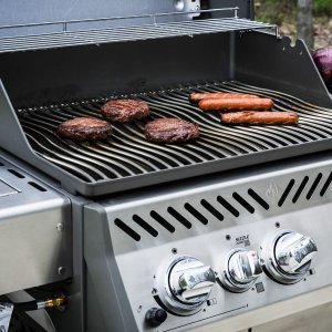 Experts Share How To Fire Up The Grill Without Burning It Down - Zergnet