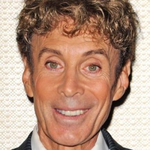 Former &lsquo;Entertainment Tonight&rsquo; Correspondent Dies at 69 - ZergNet