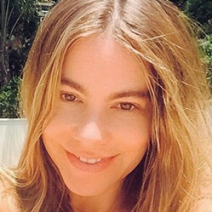 Sofia Vergara Stuns in Rare Makeup-Free Selfie - ZergNet