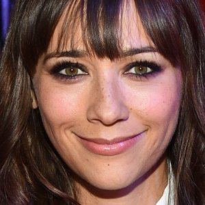 The Untold Truth of Rashida Jones - ZergNet