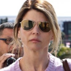 Here's How Lori Loughlin is Reportedly Holding Up In Prison - ZergNet