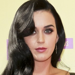 Katy Perry Wears Questionable Outfit To Kids Choice Award - ZergNet