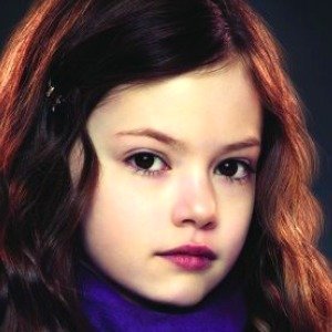 Renesmee From Twilight Is So Utterly Gorgeous As A Grown Up Now - ZergNet