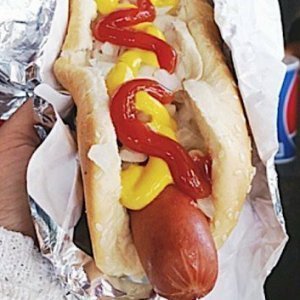 The Surprising Truth Behind Costco's $1 Dollar Dogs - ZergNet