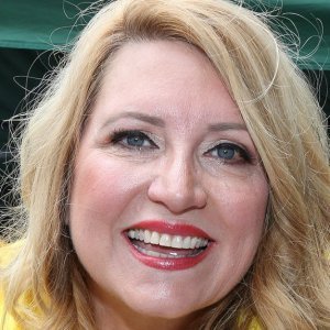 The Untold Truth Behind Delilah - ZergNet