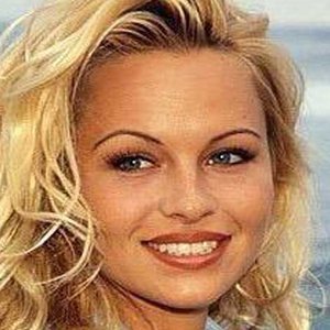 Pamela Andersons Glamorous Transformation 15 Carats And A Head Turner - jnmhuwz