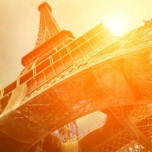 Bizarre Things That Happened At The Eiffel Tower - ZergNet