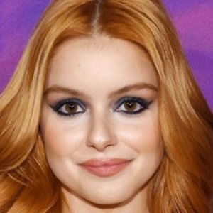 Ever Wonder What's Really Going On With Ariel Winter? - ZergNet
