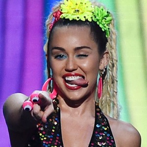 Miley Cyrus Posts Crazy Instagram From The Vmas - Zergnet