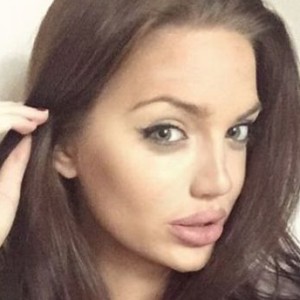 Angelina Jolie Look-Alike Takes The Internet By Storm - ZergNet