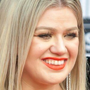How Kelly Clarkson Lost Weight Without Exercising ZergNet