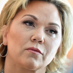 Julie Chrisley Sharing Prison Walls With Another Reality TV Star - ZergNet