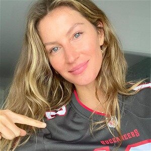 Gisele Bundchen Was Featured In Tom Brady's Retirement Post - ZergNet