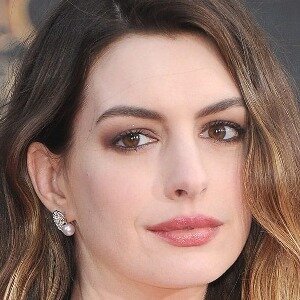 Anne Hathaway Recounts Disturbing Interview Question From Age 16 - ZergNet