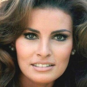 A Look At The Late Raquel Welch's Iconic Life Through Photos - ZergNet