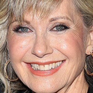 Newton-John's Daughter Discloses Mom's Heartbreaking Last Words - ZergNet