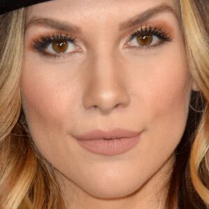 Allison Holker's Emotional Thank You After tWitch's Death - ZergNet