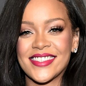 Pregnant Rihanna Cradles Baby Bump & Stuns In Silky Mini Dress - ZergNet