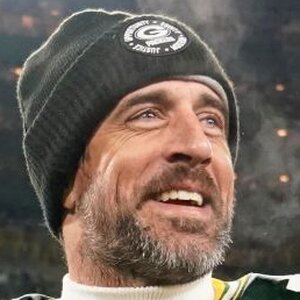 Aaron Rodgers Ends Darkness Retreat Early To Make His Next Move - ZergNet