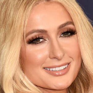 Paris Hilton Stuns In Recreation Of Iconic 21st Birthday Look - ZergNet