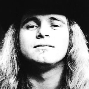 The Truth Behind The Lynyrd Skynyrd Plane Crash - ZergNet