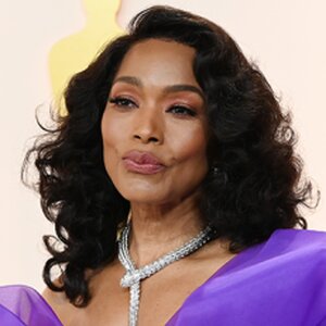 Fans Defend Angela Bassett's Disappointment Over Oscars Loss - ZergNet
