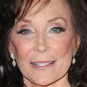 Devastating Details You Likely Never Knew About Loretta Lynn - ZergNet