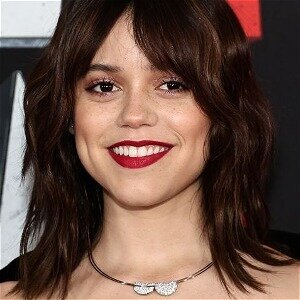 Jenna Ortega Reluctantly Did The Viral Wednesday Dance For SNL - ZergNet