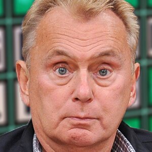 Wheel Of Fortune Host Tackles Contestant In Bizarre Moment - ZergNet