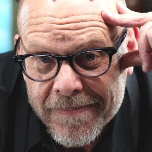 Alton Brown's Secret Ingredient For Fluffy Scrambled Eggs - ZergNet