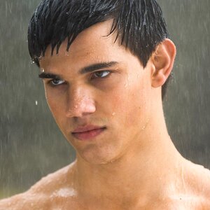 It's No Secret Why Hollywood Won't Cast Taylor Lautner Anymore - ZergNet