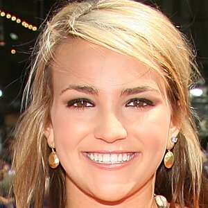 Nickelodeon's Most Disturbing Secrets Will Make You Sick - ZergNet