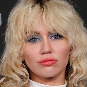 What Each Ex Of Miley Cyrus Has To Say About Her - ZergNet