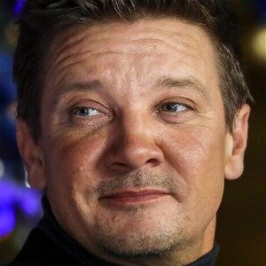 Renner's Neighbor Reveals Horrific Details About The Accident - ZergNet
