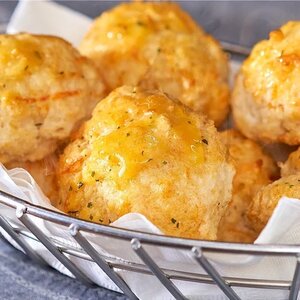 The Red Lobster Cheddar Bay Biscuit Hack For Chicken Pot Pie - ZergNet